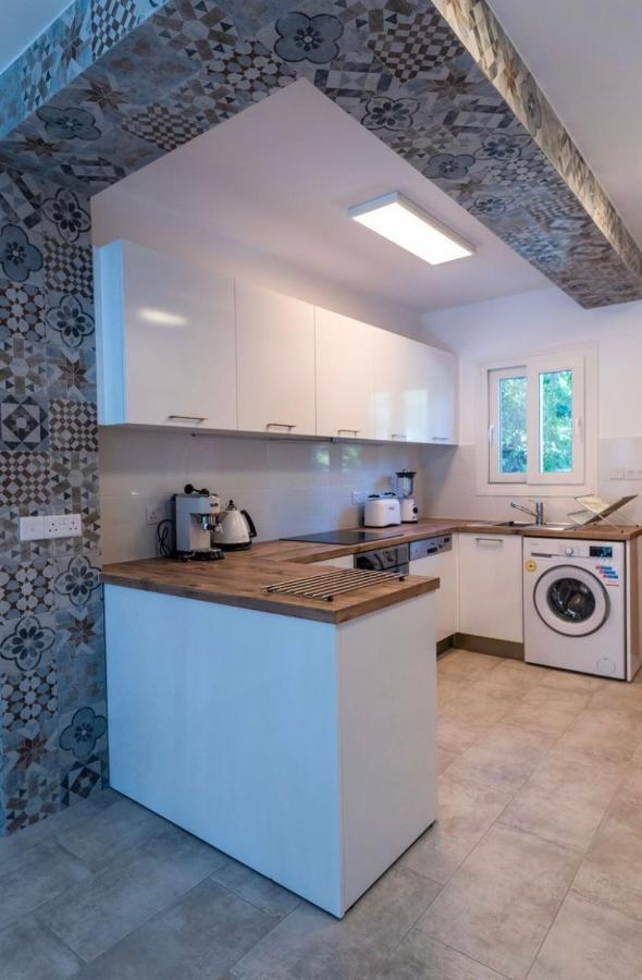 Holiday Cosy Home 파포스 외부 사진