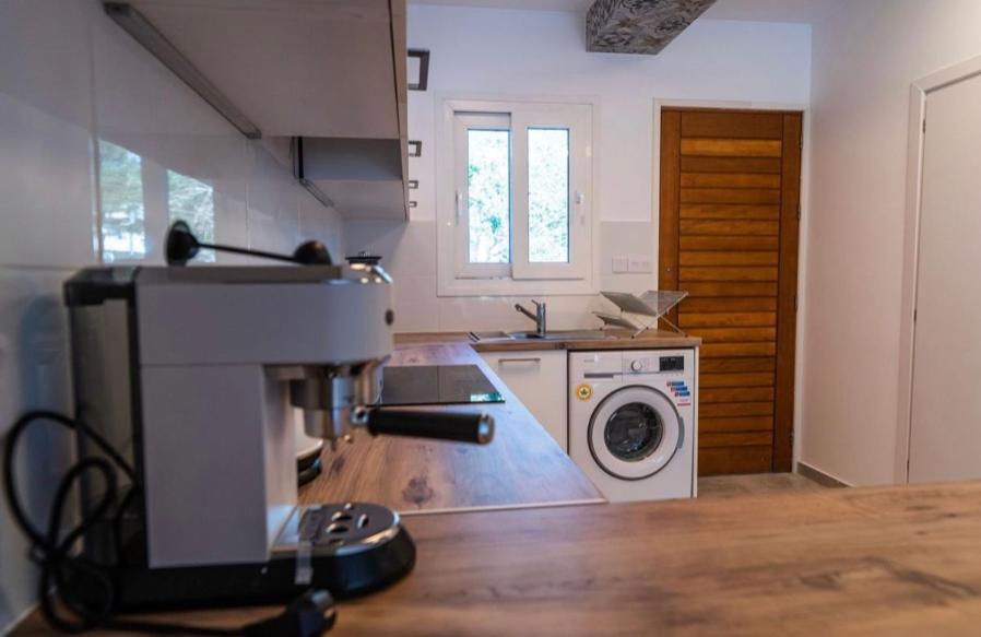 Holiday Cosy Home 파포스 외부 사진