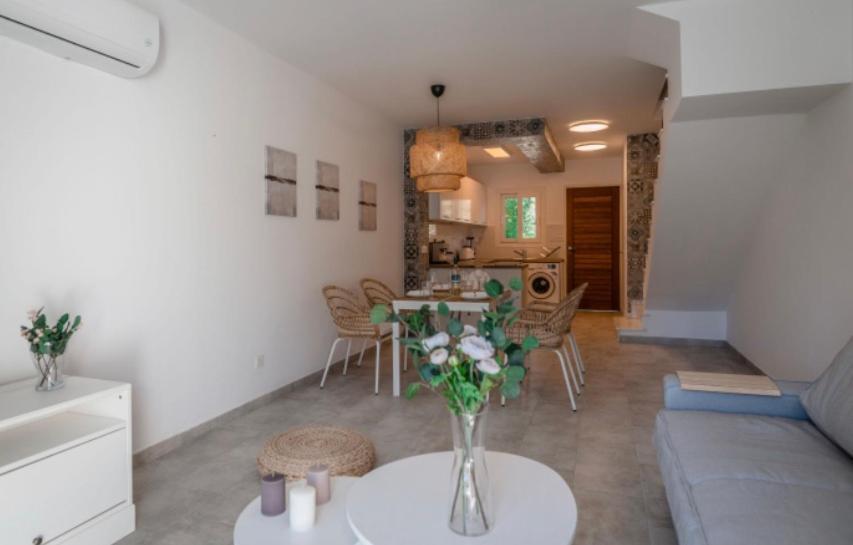 Holiday Cosy Home 파포스 외부 사진